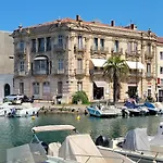 Spacieux Et Chic Sur Les Quais Avec Parking Apartment